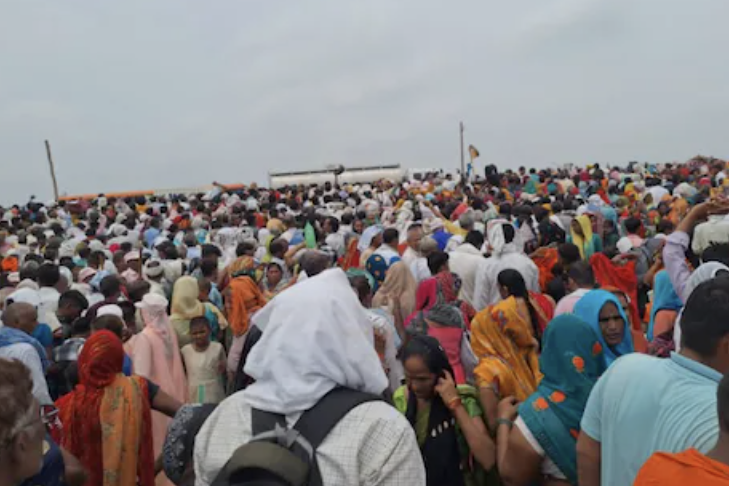 印度警方：踩踏事件现场聚集人数严重超额